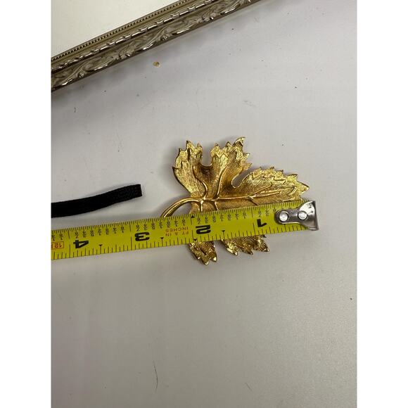 Vintage Autumn Gold Leaf Brooch Pin - Picture 5 of 8